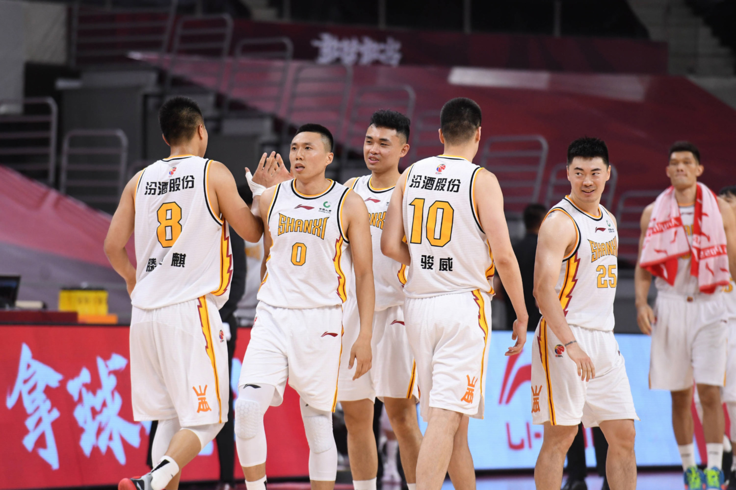 lol段位查询-关于清晨CBA常规赛传出新动向,夏洛特黄蜂复出首秀,管理层表态:震撼外界,心理建设被强调的信息