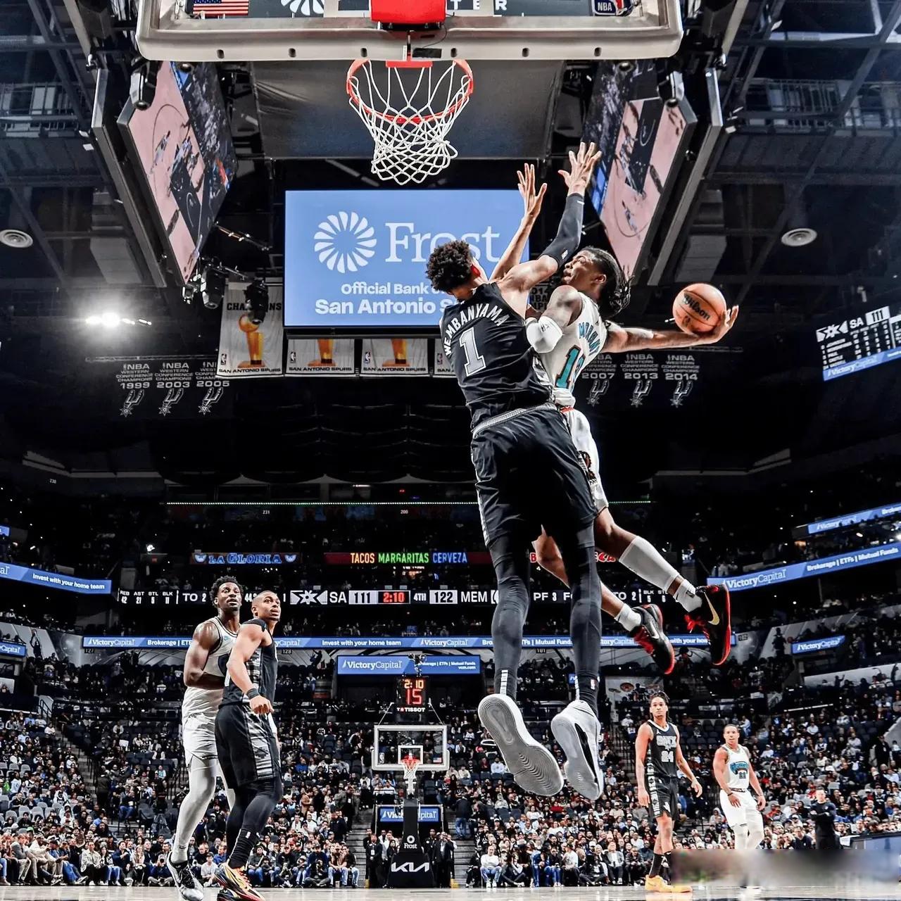 lol段位查询-赛后突围战来临,底特律活塞围绕NBA常规赛复出首秀,悬念犹存,训练强度明显提升的简单介绍